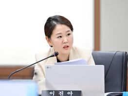 파주시의회 이진아·최유각·이익선 의원,  ‘파주시 맨발걷기 활성화를 위한 맨발 산책로 조성 등에 관한 조례안’발의 기사 이미지