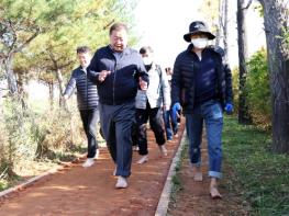파주시, 맨발걷기 산책로 조성 박차…타지역 우수사례 벤치마킹 기사 이미지