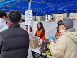 파주시 운정4동 발전협의회, 불우이웃돕기 위한 아나바다 행사 기사 이미지