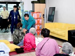 김경일 파주시장, 홍수 위기 넘긴 마을 찾아 이재민 위로  기사 이미지
