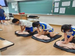 지산중학교, 2학년 전원 대상 ‘심폐소생술 교육’ 실시 기사 이미지