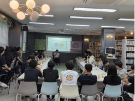 문산수억고, 김민섭 작가 강연“당신이 잘되면 좋겠습니다.”  기사 이미지