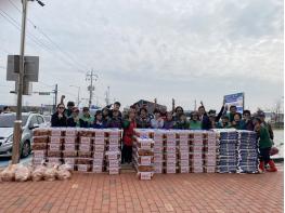 파주시 월롱면 새마을회, 관내 기업과 협력해 ‘이웃사랑 김장김치·쌀 나눔 행사’… 희망과 온기 전해 기사 이미지