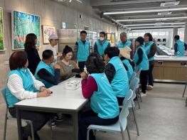 파주시 운정1동 통장협의회, 어르신들 위한 배식 봉사활동 진행 기사 이미지