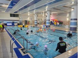 파주시, 2026년 첫 번째 스포츠센터 가족 물놀이장 성황리에 운영 종료 기사 이미지