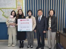 파주시 운정6동, 파주문화예술연합회로부터 성금 100만 원 전달받아 기사 이미지