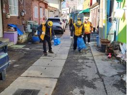 파주시 법원읍 실버경찰대, 새봄맞이 대청소 전개 기사 이미지