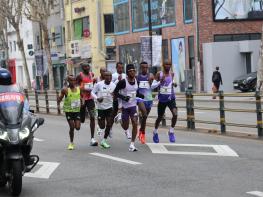 서울 도심 달린 ‘2026 서울마라톤’ 성황 기사 이미지