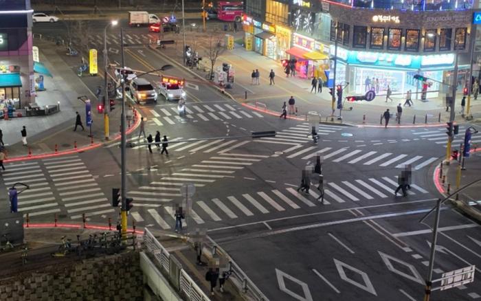 파주시, 바닥형 보행신호등 확대 시범 설치