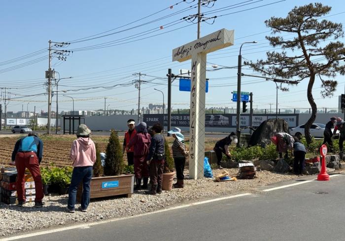 파주시 교하 서패동, 돌곶이 마을정원 수국·꽃 잔디로 활짝!