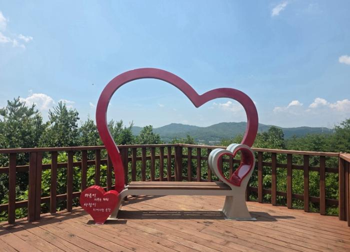 파주시 금촌3동, 면산 산책로에 ‘하트 포토존’ 조성