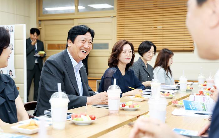 손배찬 파주시장, 취임 후 첫 현장 방문으로 학교 찾아