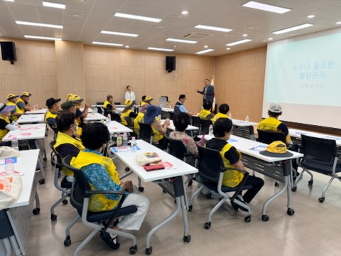 파주시 법원읍, 실버경찰대·노인일자리 참여자 대상 ‘건강생활 실천 교육’ 실시