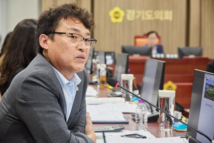 [경기도의회] 이종춘 의원, 첫 업무보고서 수원월드컵재단 조직 쇄신·파주 임진각 주차장 선제 대응 주문