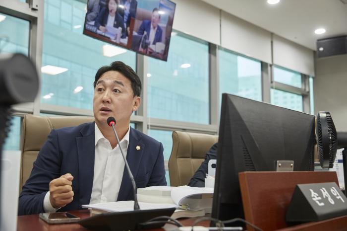 [경기도의회] 손성익 의원,  "폰프리스쿨 표준가이드 없는 지역별 선행 추진… 현장 혼란 우려"