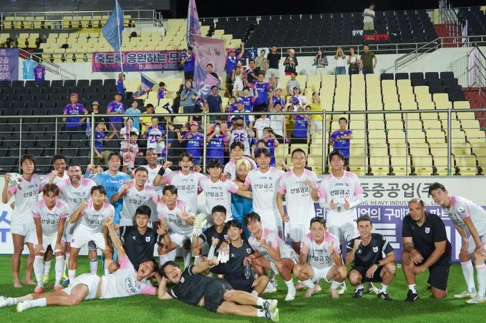 '골키퍼 류원우 맹활약' 파주 프런티어 FC, '보르하 7호골' 힘입어 전남 상대 더블 달성