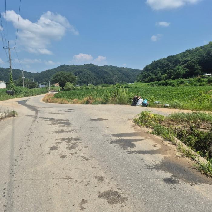 파주시 적성면 마지2리 산67번지 일대 진입로 현황 주민들은 이 일대에 의료폐기물 소각시설 건립이 추진되자 환경오염과 건강권 침해 등을 우려하며 사업 철회를 요구하고 있다 사진 제공지은영 파주시의원