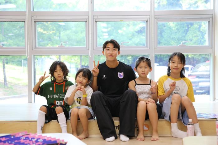 ‘도서관에서 킥오프’파주 프런티어 FC, 운정가람도서관에서 어린이대상 책 읽어주는 프로그램 성료