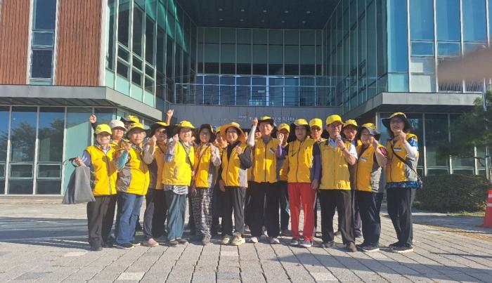 파주읍 실버경찰대, 추석맞이 주내삼거리 환경 정비 활동 펼쳐