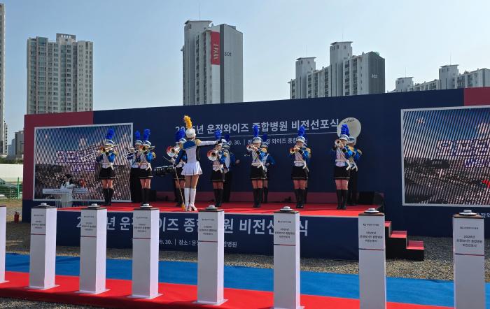 마칭밴드 공연팀의 공연 하효종 기자